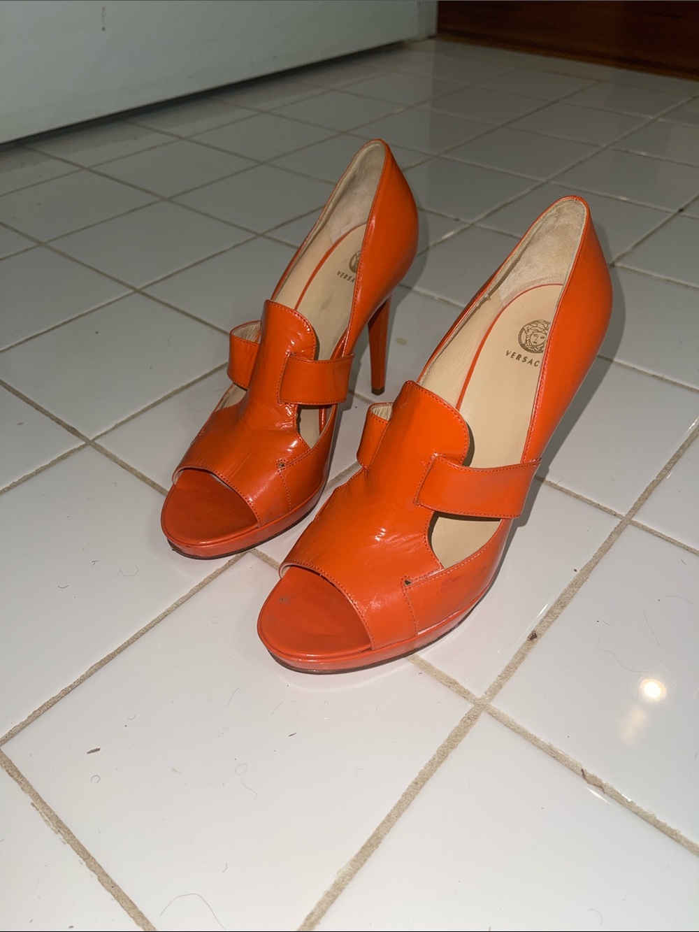 Versace peep toe orange pump